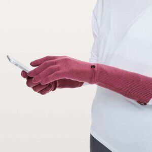NWOT Lululemon "Scroll On" Merino Wool Knit Gloves in Misty Merlot